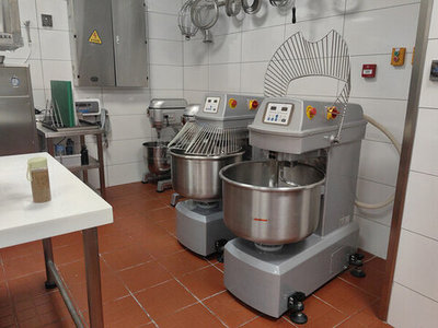 五星級酒店廚房設(shè)備面點房的廚具設(shè)備要求與配置